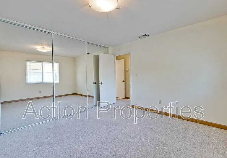 180 Albacore Ln — Photo 11