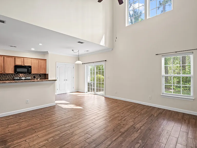1020 Fairway Ln — Photo 5