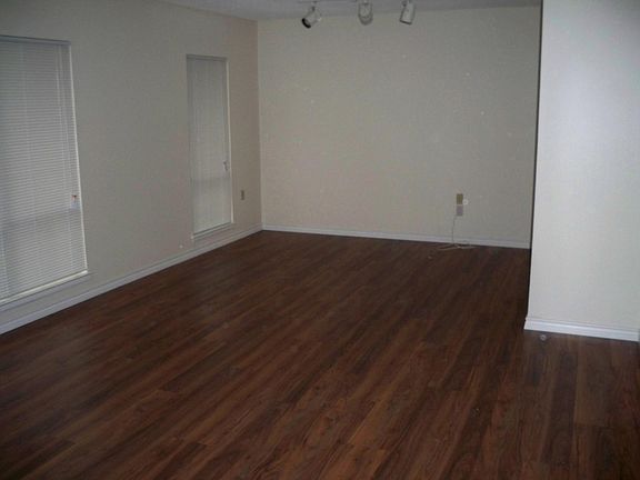 3rd image of 5947 Kissing Oak St