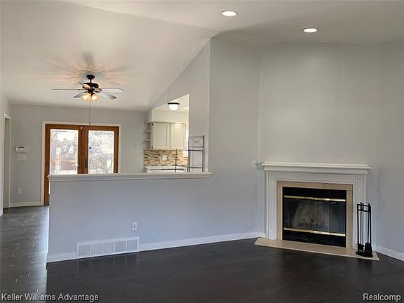 2nd image of 33715 Avondale St