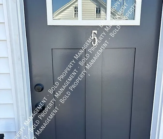 461 Godfrey St #5 — Photo 2