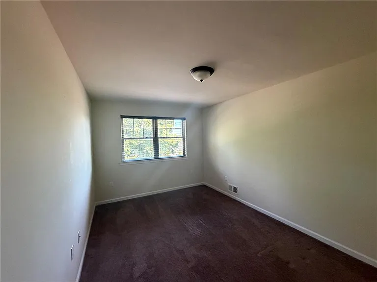 653 Linden St — Photo 12
