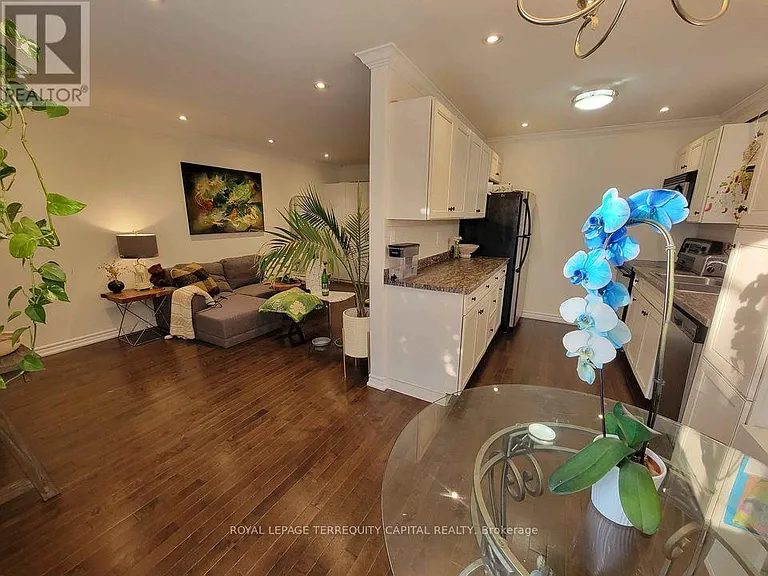 20 Mowat Cres — Photo 13