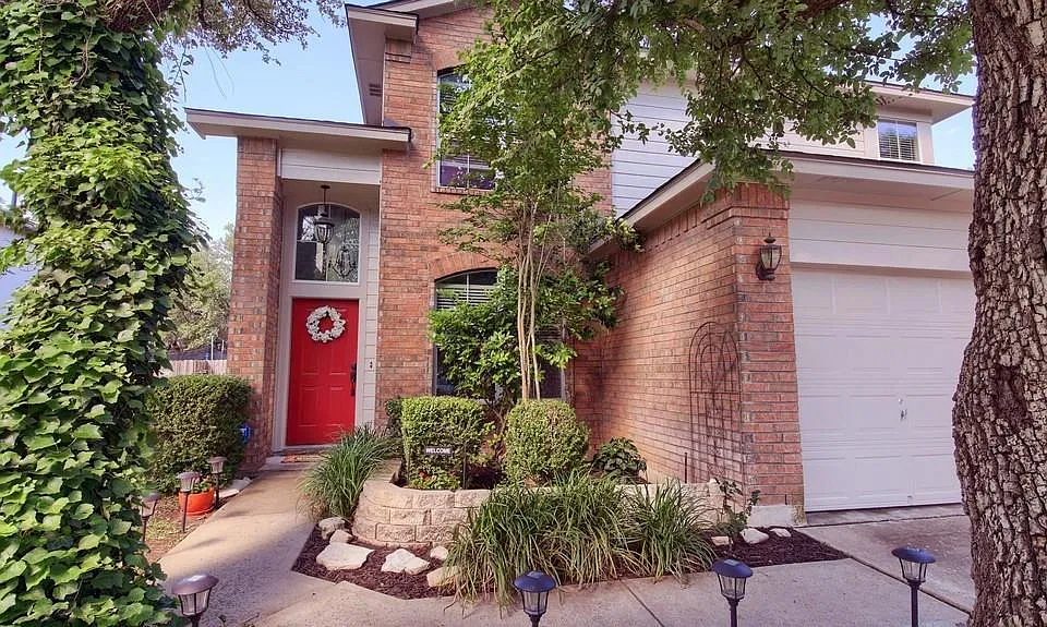 3704 Castle Rock Dr