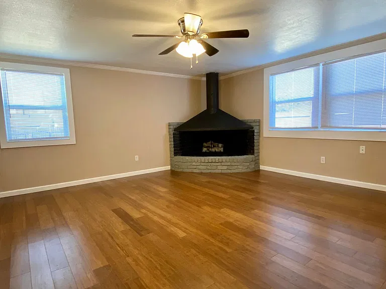 1411 Hampton Dr — Photo 8