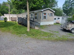 141 Buckhead Park Cir, Greentown, PA 18426