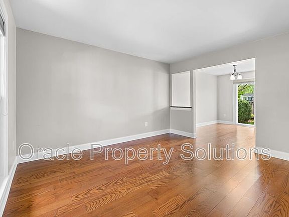 4th image of 17429 Gallagher Way