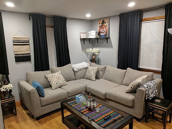 2nd image of 9 Wellington Pl #1