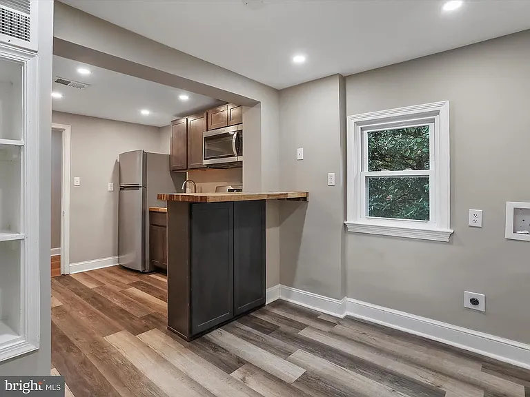 KITCHEN/LAUNDRY
