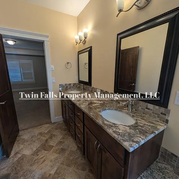 768 Sun Peak Way — Photo 24