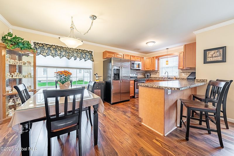 4th image of 362 Mariaville Road