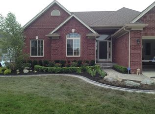 24732 Arrowhead Dr, Macomb, MI