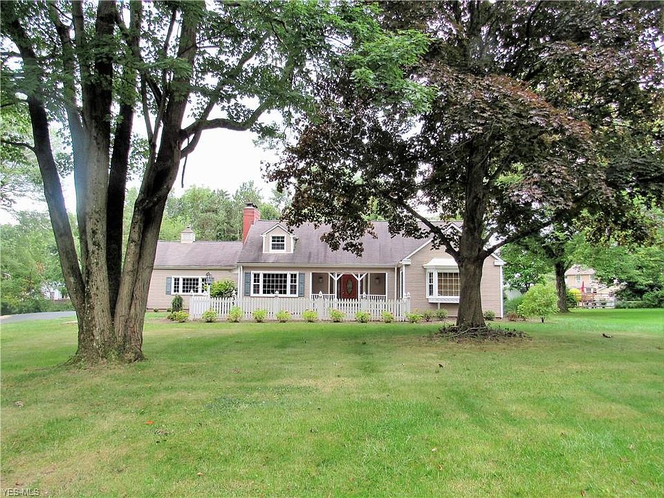1st image of 35 Botsford St
