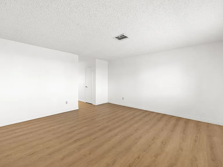 15360 Sequoia St — Photo 7