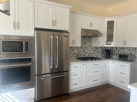 Beautiful kitchen with Kitchenaid appliances