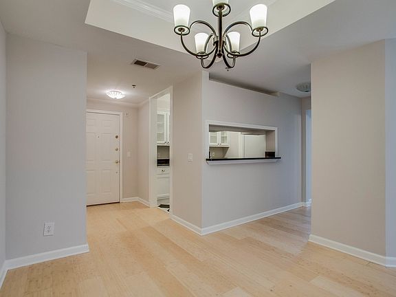 Kitchen with breakfast bar. Silestone counter tops.
