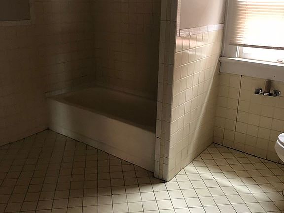 4th image of 517 W Missouri Ave