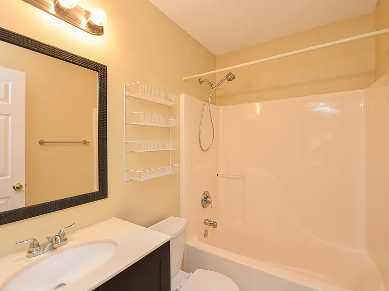 421 Viola St — Photo 15