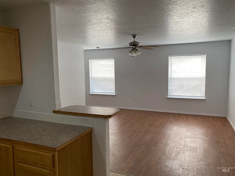 116 NE Lotus Ct #116 — Photo 3