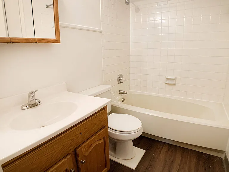 Crown Crossing Apartments — Photo 49