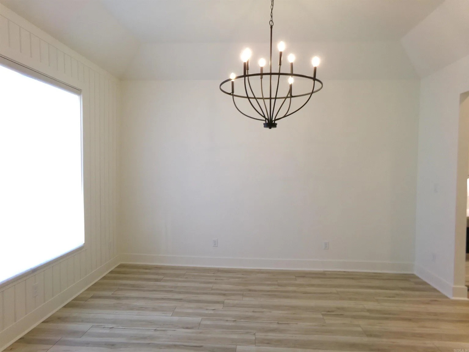 4 bed, 3.0 bath, 2420 sqft, $2,999 — Photo 3