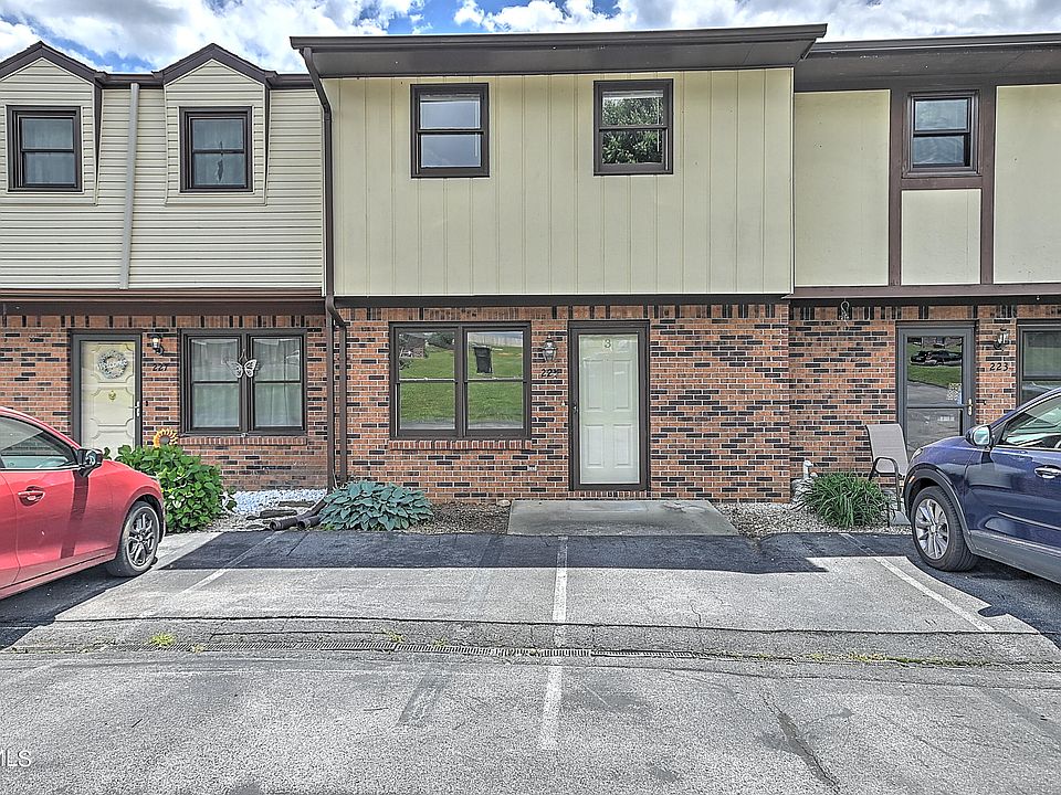1st image of 225 Oakcrest Cir