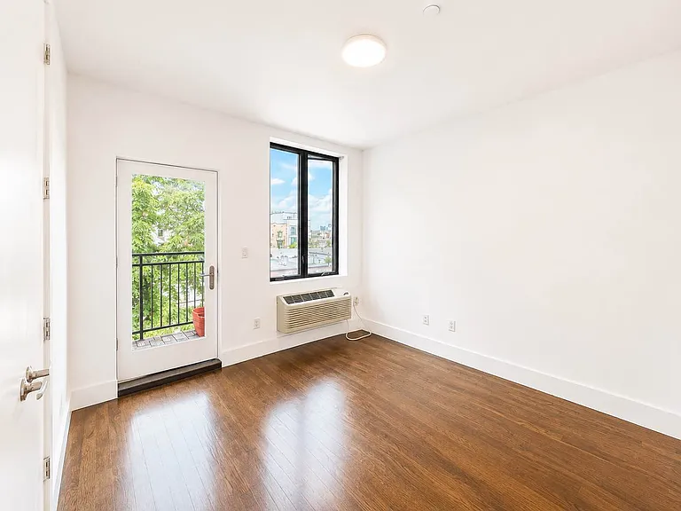 55 Stanhope St #3R — Photo 8