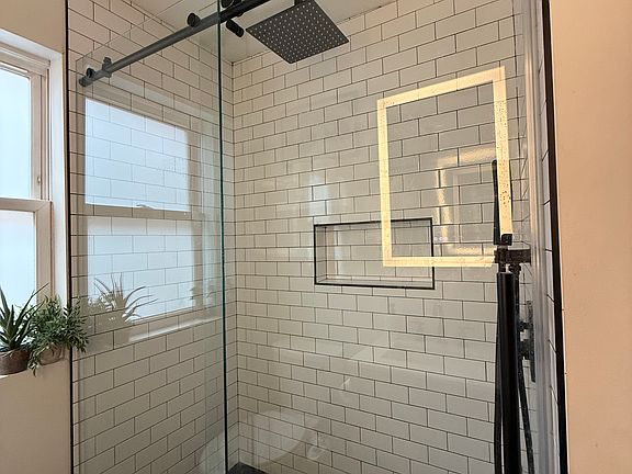 5th image of 5526 W Wrightwood Ave