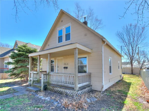 2813 E Walnut St, Des Moines, IA 50317