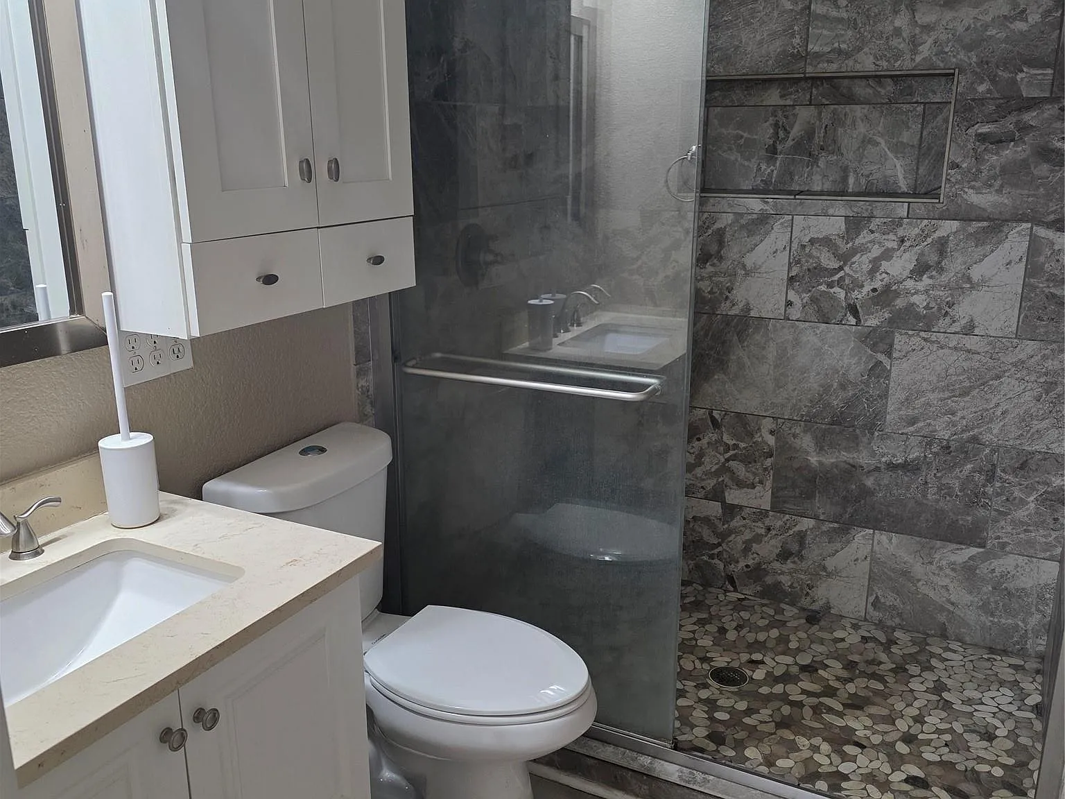 3 bed, 2.0 bath, 1450 sqft, $2,400 — Photo 2