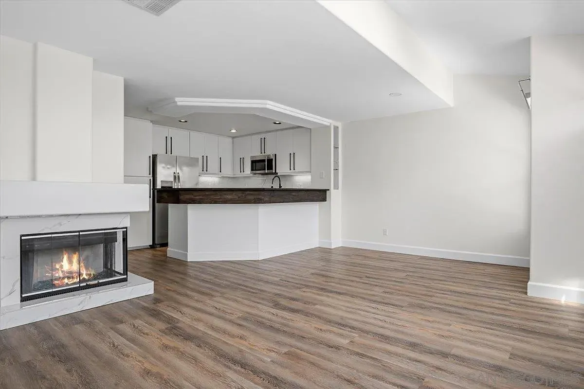 2 bed, 2.5 bath, 1116 sqft, $4,200 — Photo 4