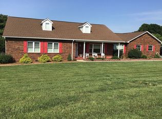 107 Twin Lakes Dr, Statesville, NC 28625