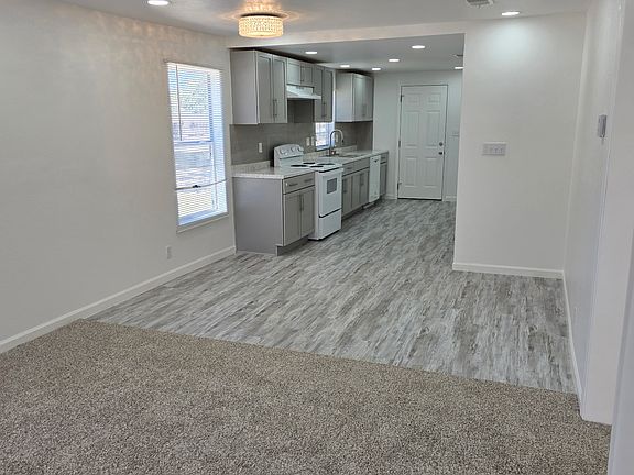 3rd image of 2854 Murphy St