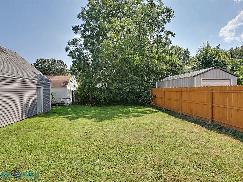 1st image of 2112 W Pembroke Ave
