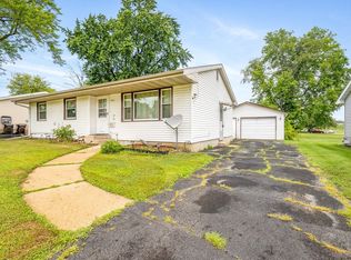 1614 W Laurel St, Freeport, IL 61032
