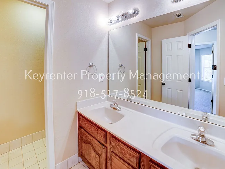 10119 S College Pl — Photo 31