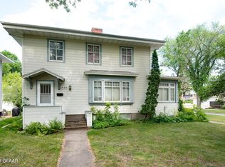 923 Belmont Rd, Grand Forks, ND 58201
