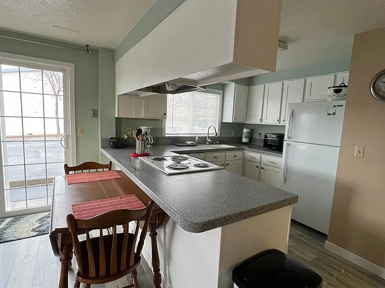 2121 N Eldorado Ave #1 — Photo 3