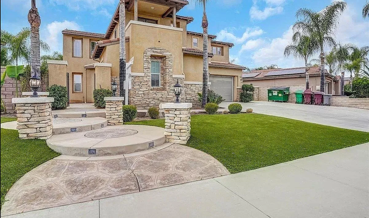 6 bed, 5.5 bath, 3430 sqft, $4,200 — Photo 1