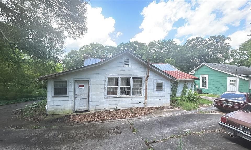 1st image of 304 Perkins St NE