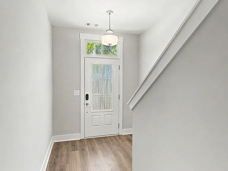 221 Stonecrest Cir — Photo 8