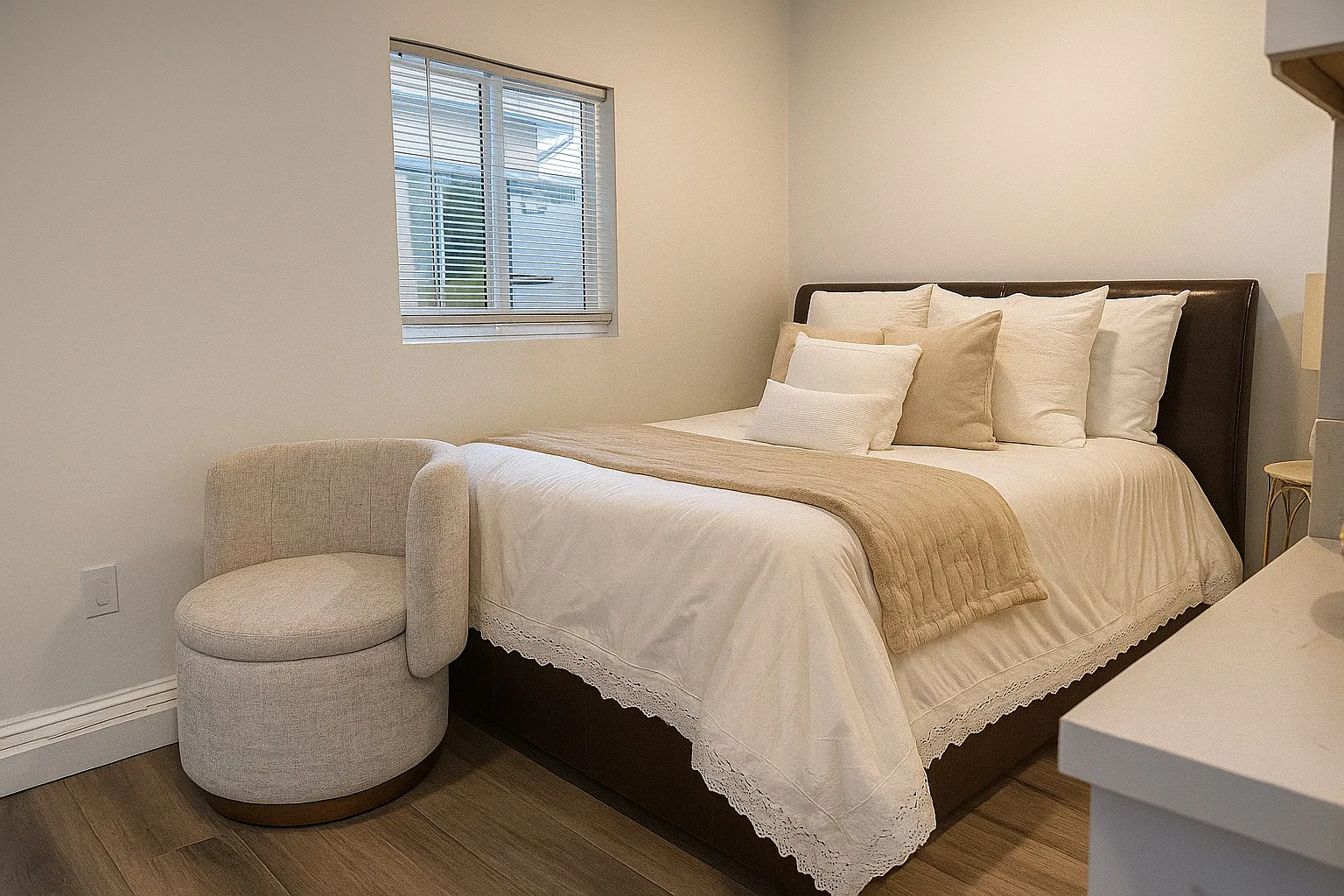 595 Port Harwick — Photo 4