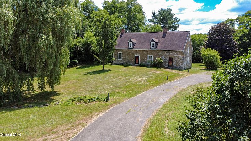 3rd image of 9 Frey Drive
