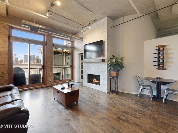 5th image of 360 W Illinois St APT 226