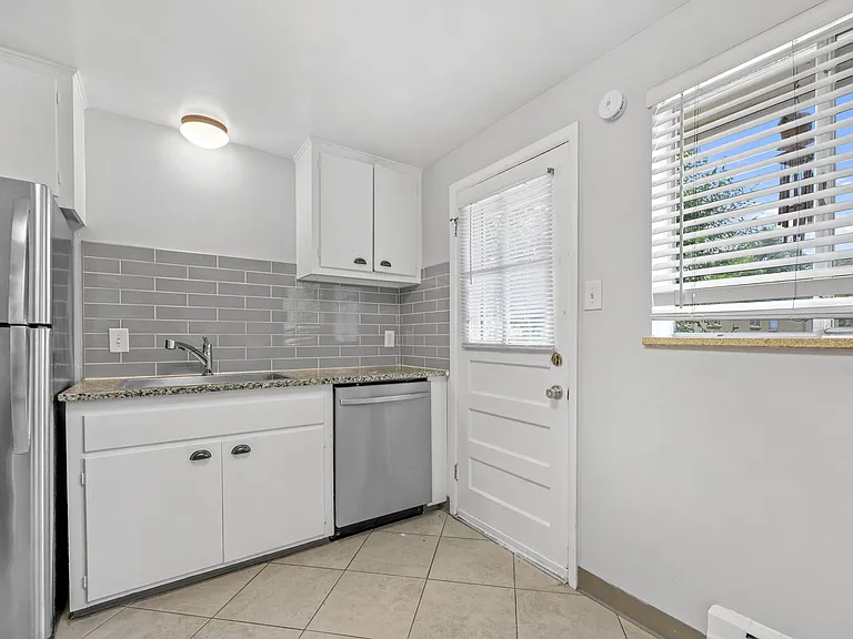 1213 Vance St — Photo 6