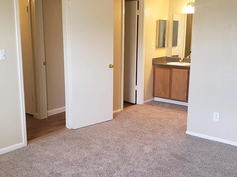 Country Club West — Photo 26