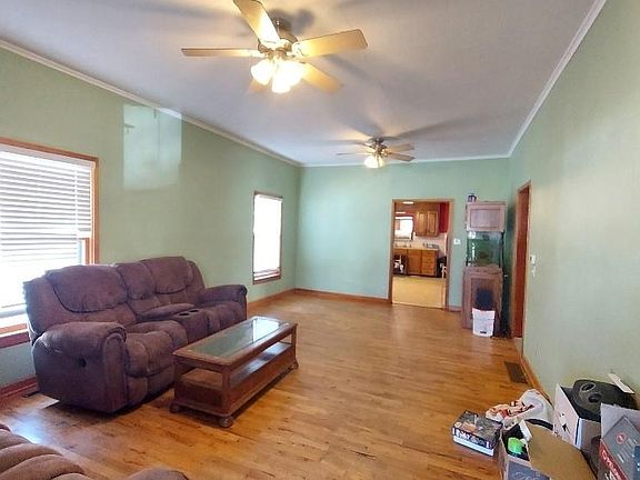 4th image of 1604 N Elm St