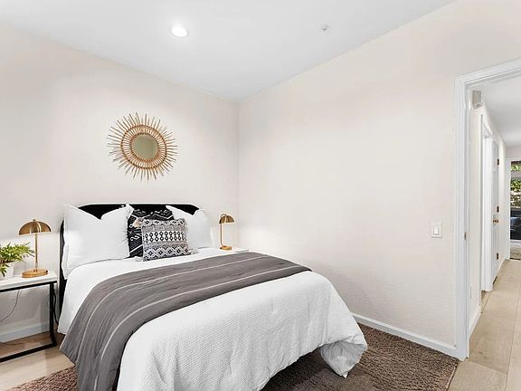 5th image of 313 Crescent Ct