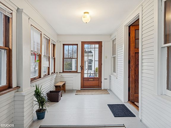 5th image of 387 N Montclair Ave