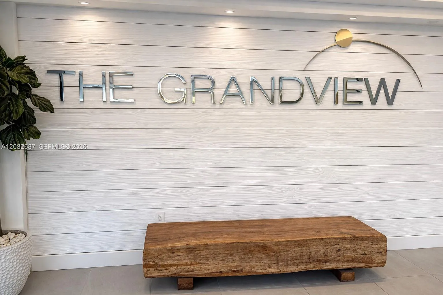 The Grandview Condo — Photo 2